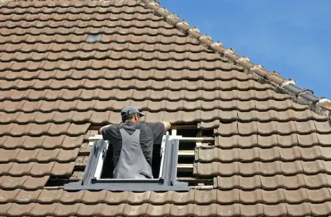 Pose de velux - Saint-Cirq-Lapopie